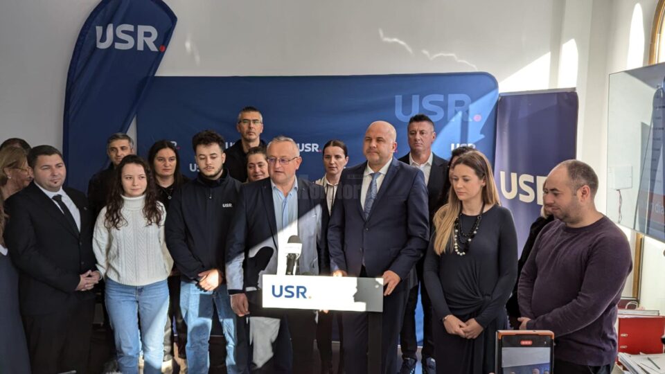 Liderii USR Suceava fac un apel către alegători să o voteze pe Elena Lasconi în turul al doilea al prezidențialelor Liderii USR Suceava fac un apel către alegători să o voteze pe Elena Lasconi în turul al doilea al prezidențialelor