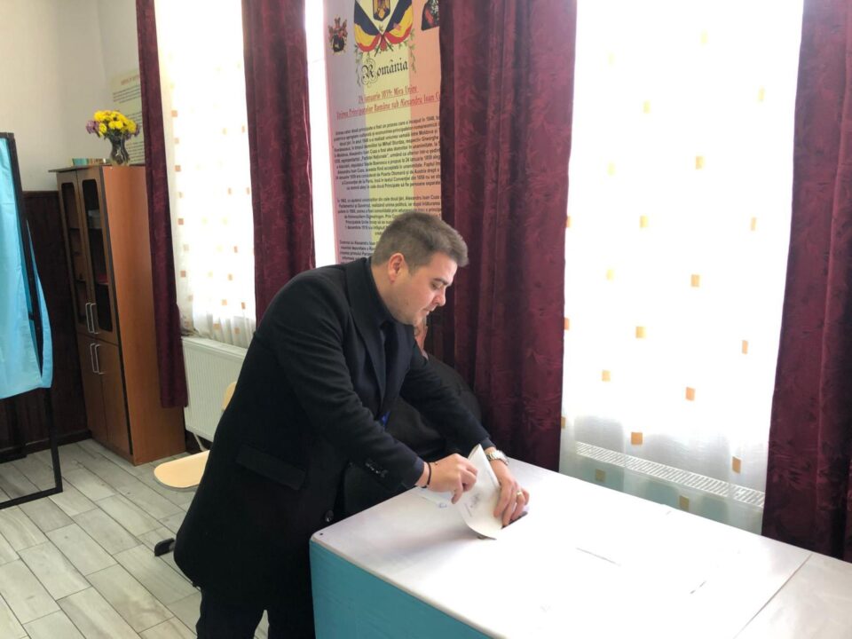 Președintele Consiliului Județean Suceava, Gheorghe Șoldan, a votat în orașul său natal, Cajvana Președintele Consiliului Județean Suceava, Gheorghe Șoldan, a votat în orașul său natal, Cajvana