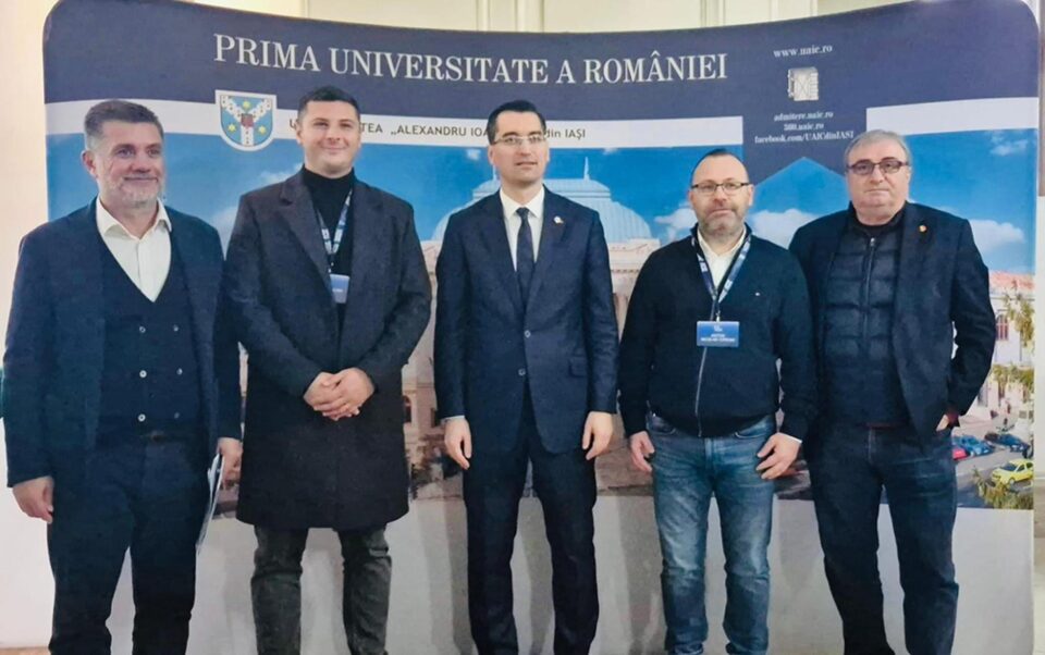 Sebastian Vicol și Ciprian Anton alături de reprezentanții FRF