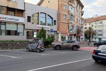 Gratuitatea la parcare pentru autovehiculele electrice și hybrid, limitată la un an, în municipiul Suceava