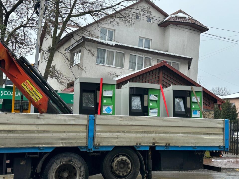 Noi automate de vânzare a biletelor de călătorie TPL au fost aduse pentru a fi montate în 13 stații din municipiul Suceava