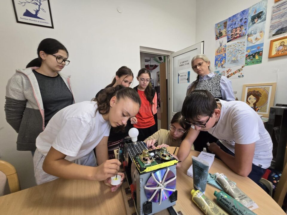 Mocănița realizată din deșeuri, de elevi de la Berchișești, a fost premiată la un concurs național