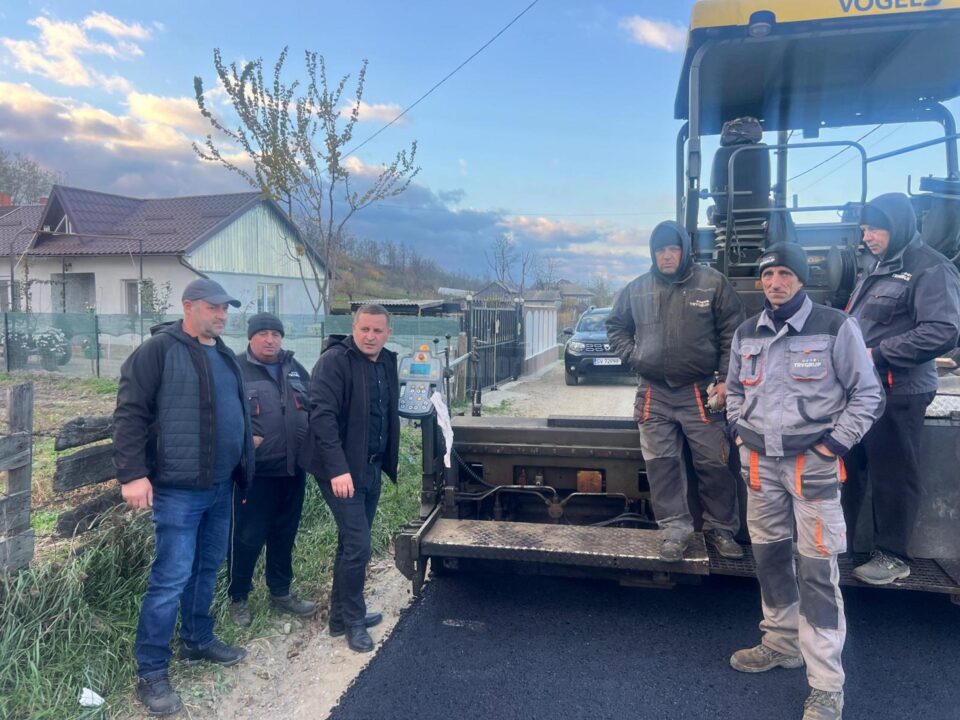 Aproape 7 kilometri de drumuri din comuna Fântânele au fost asfaltați recent