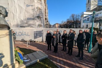 Liberalii suceveni au depus o jerbă de flori la statuia unionistului Iancu Flondor