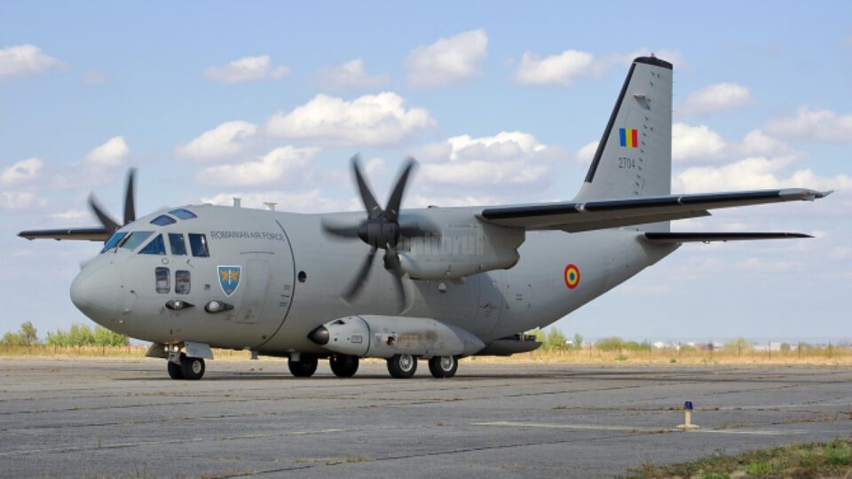 Un sugar cu malformație cardiacă a fost transportat de la Suceava la o unitate spitalicească din Milano, cu o aeronavă C-27 J Spartan a Forțelor Aeriene Române