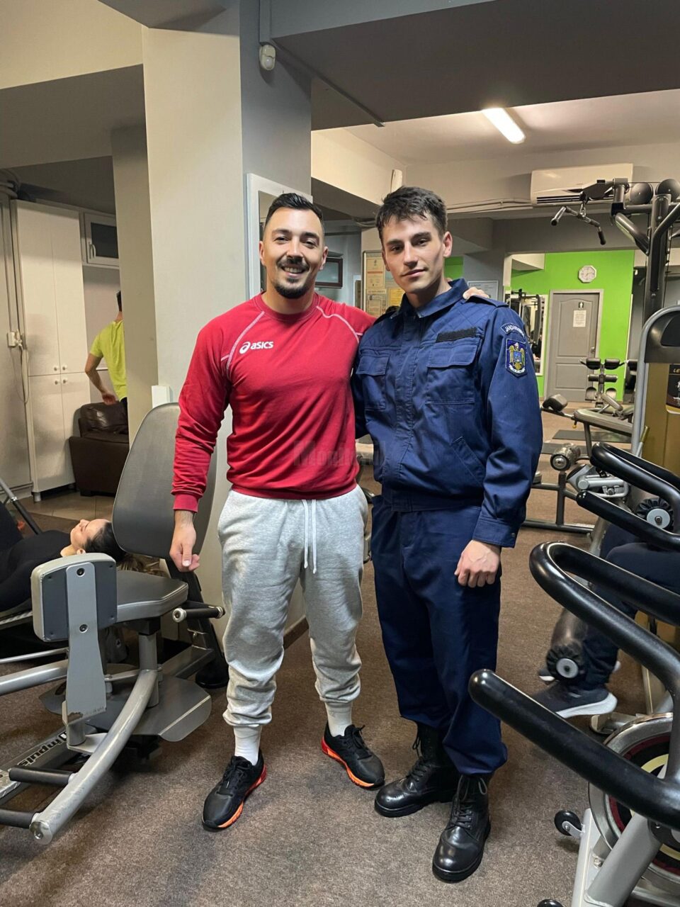 Profesorul și câțiva din elevii care și-au îndeplinit visul