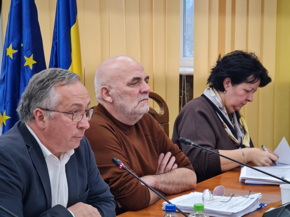 Viceprimarul Ioan Dan Cușnir și primarul Vasile Rîmbu au decis să lase gratuitatea încărcării mașinilor electrice să expire la finele anului Viceprimarul Ioan Dan Cușnir și primarul Vasile Rîmbu au decis să lase gratuitatea încărcării mașinilor electrice să expire la finele anului