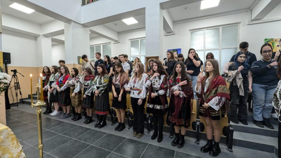 Sfințirea Paraclisului „Sfântul Ierarh Nectarie din Eghina” din incinta Colegiului Tehnic Rădăuți (1)