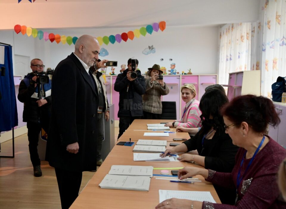 Primarul Sucevei, Vasile Rîmbu, și-a dat votul pentru un Parlament solid și un Guvern stabil