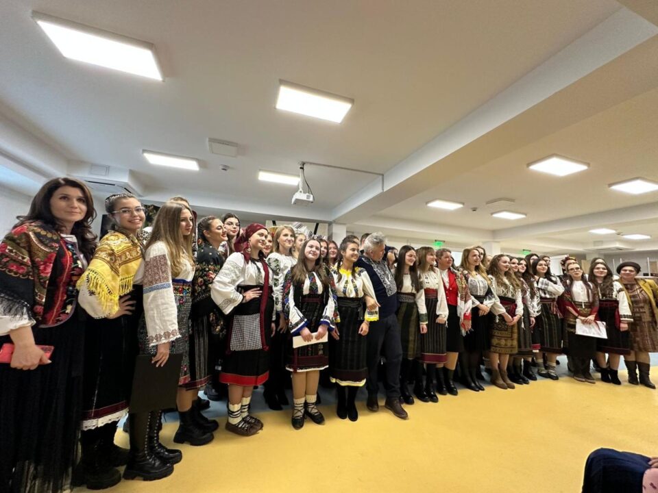 Seară plină de tradiție și de cultură românească, la Colegiul „Mihai Eminescu”