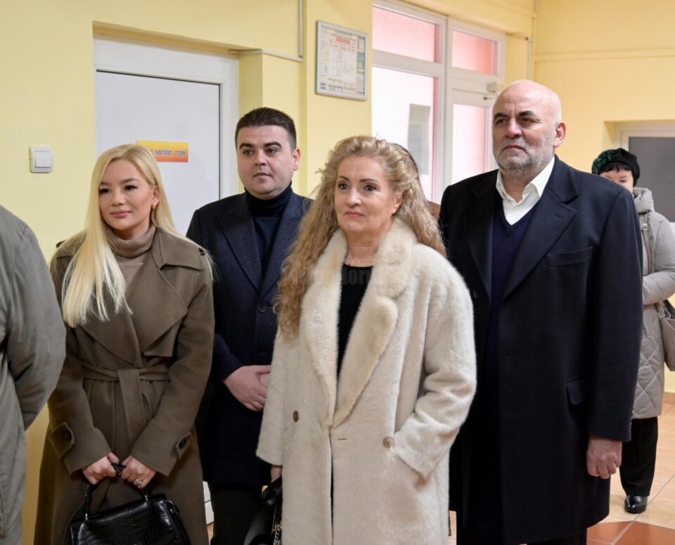 Președintele Consiliului Județean Suceava, Gheorghe Șoldan, și primarul municipiului Suceava, Vasile Rîmbu, au votat împreună la secția de votare organizată la Grădinița nr. 7 „ABC”