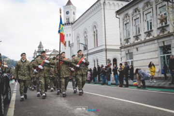 Locuitorii din Vatra DOrnei au avut parte de o frumoasă paradă militară
