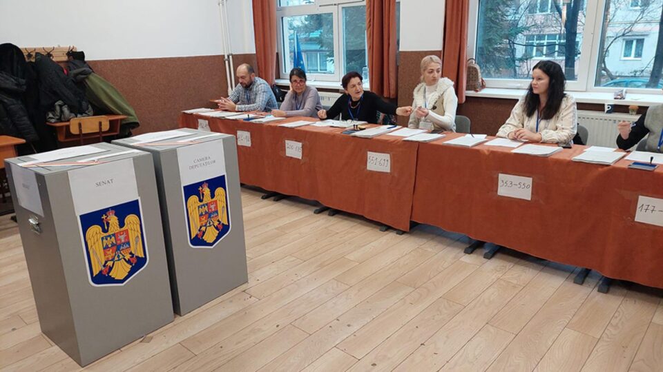 Pentru partidele suveraniste și naționaliste au votat peste 100.000 de suceveni, iar pentru cele din coaliția de guvernare, în jur de 90.000 Pentru partidele suveraniste și naționaliste au votat peste 100.000 de suceveni, iar pentru cele din coaliția de guvernare, în jur de 90.000