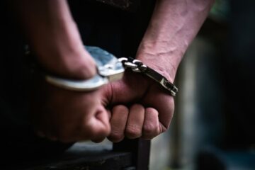 Un hoț care se specializase în furturi din societăți comerciale a fost prins de polițiști