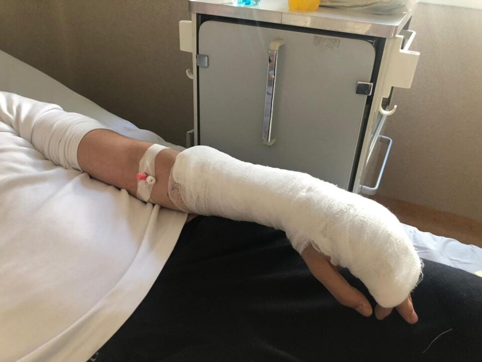 „Superman Challenge”, provocarea de pe TikTok, a băgat în spital doi elevi suceveni „Superman Challenge”, provocarea de pe TikTok, a băgat în spital doi elevi suceveni