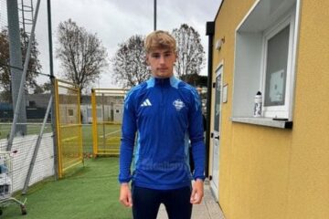 Sebastian Burlacu in echipamentul formatiei italiene Como