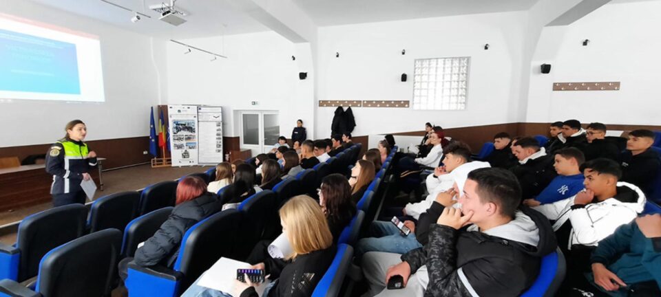 Violența și consecințele ei ar putea fi prevenite cu mai mult succes în școli, printre tineri Violența și consecințele ei ar putea fi prevenite cu mai mult succes în școli, printre tineri