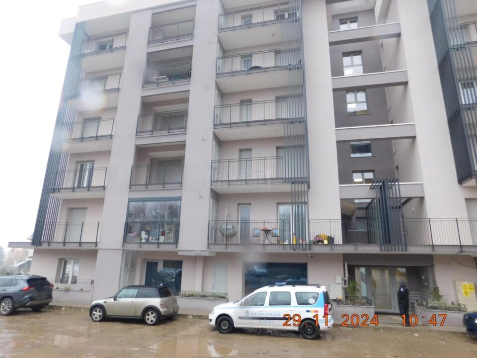 Două etaje ale unui bloc nou, transformate din garaje în spații comerciale, în zona Cartodrom din municipiul Suceava Două etaje ale unui bloc nou, transformate din garaje în spații comerciale, în zona Cartodrom din municipiul Suceava