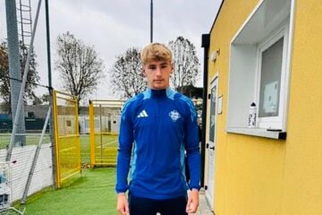 Sebastian Burlacu în echipamentul formației Como