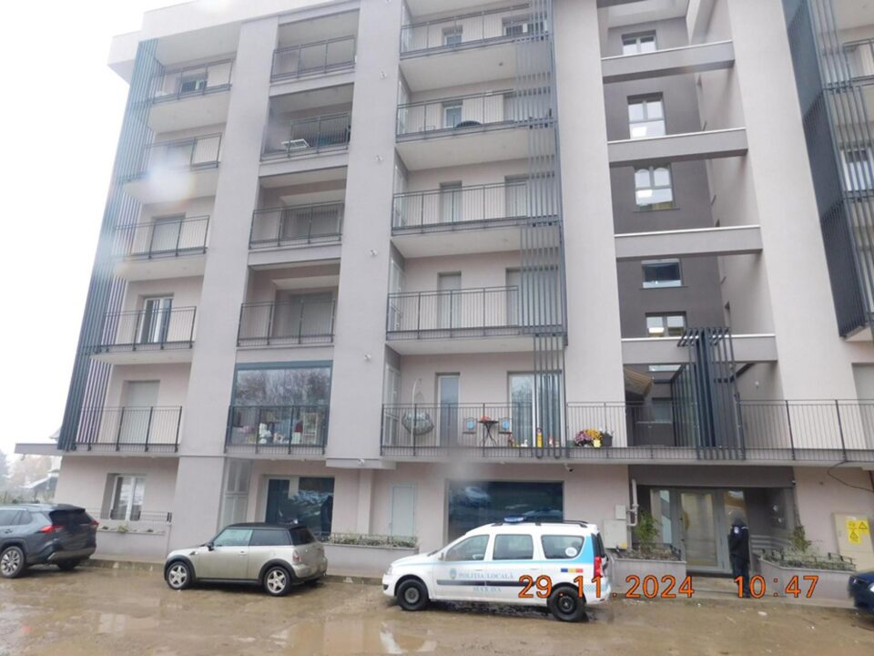 Două etaje ale unui bloc nou, transformate din garaje în spații comerciale, în zona Cartodrom din municipiul Suceava Două etaje ale unui bloc nou, transformate din garaje în spații comerciale, în zona Cartodrom din municipiul Suceava