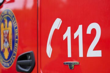 Pagube de peste 100.000 de euro după ce o casă a fost distrusă într-un incendiu