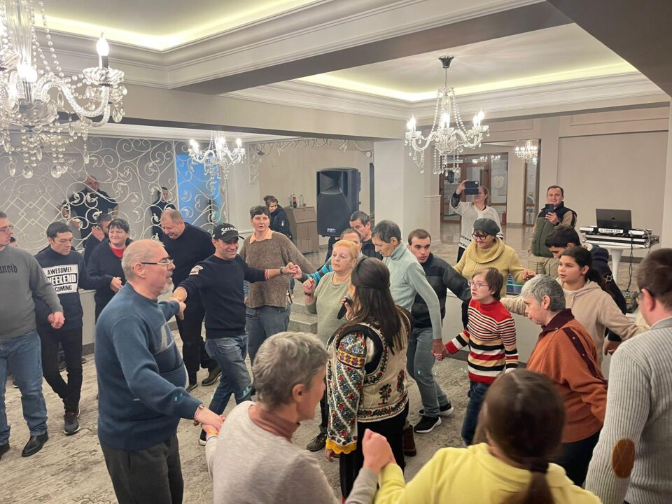 Surpriza serii a fost reprezentată de interpreta de muzică populară Laura Olteanu 4