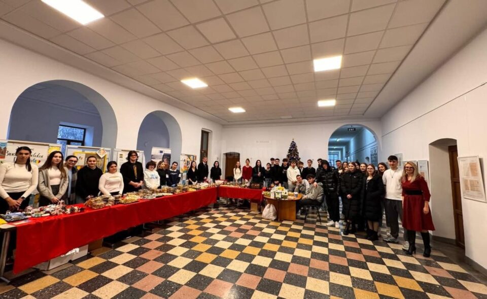 „Târgul de Crăciun” („der Weihnachtsmarkt”) la Colegiul Național „Eudoxiu Hurmuzachi” 7