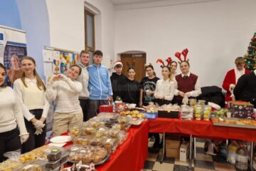 „Târgul de Crăciun” („der Weihnachtsmarkt”) la Colegiul Național „Eudoxiu Hurmuzachi” 1