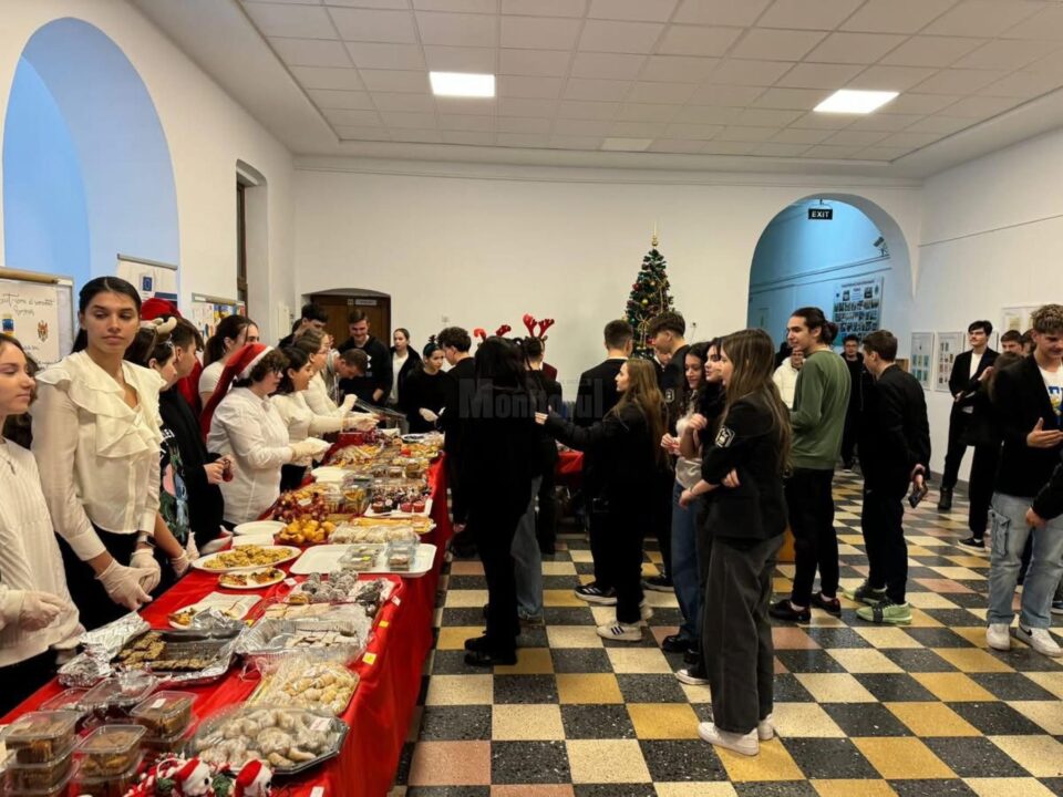 „Târgul de Crăciun” („der Weihnachtsmarkt”) la Colegiul Național „Eudoxiu Hurmuzachi” 2