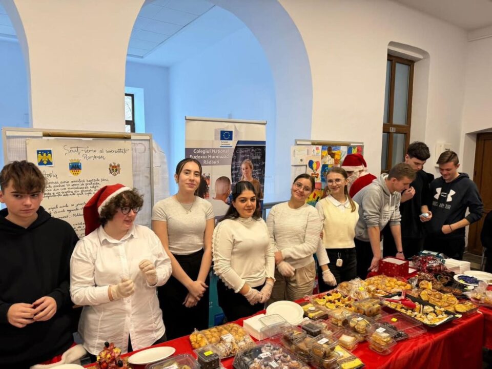 „Târgul de Crăciun” („der Weihnachtsmarkt”) la Colegiul Național „Eudoxiu Hurmuzachi” 3