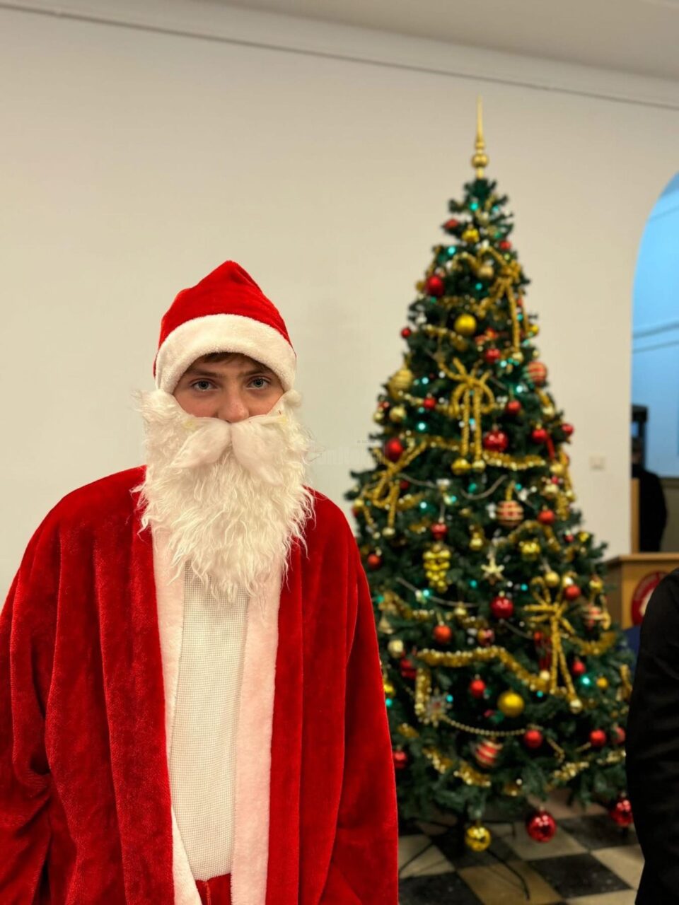 „Târgul de Crăciun” („der Weihnachtsmarkt”) la Colegiul Național „Eudoxiu Hurmuzachi” 4