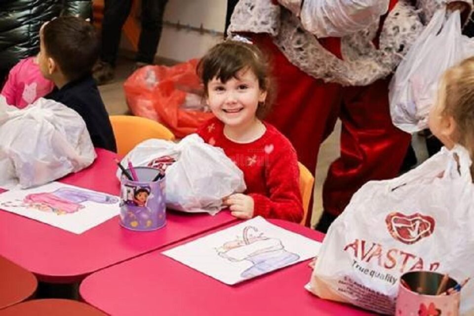 Un cadou de Moș Nicolae pentru copiii din orașul Liteni