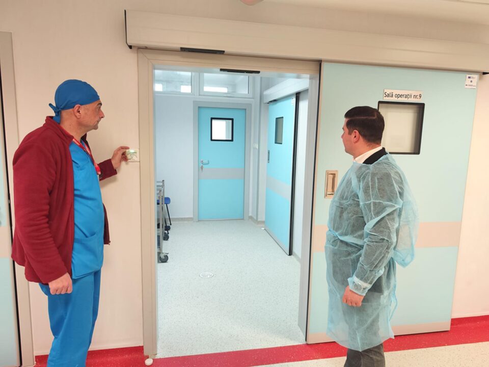 Bloc operator modernizat și uși automate conectate la sistemul de detectare a incendiilor, la Spitalul Clinic de Urgență Suceava Bloc operator modernizat și uși automate conectate la sistemul de detectare a incendiilor, la Spitalul Clinic de Urgență Suceava
