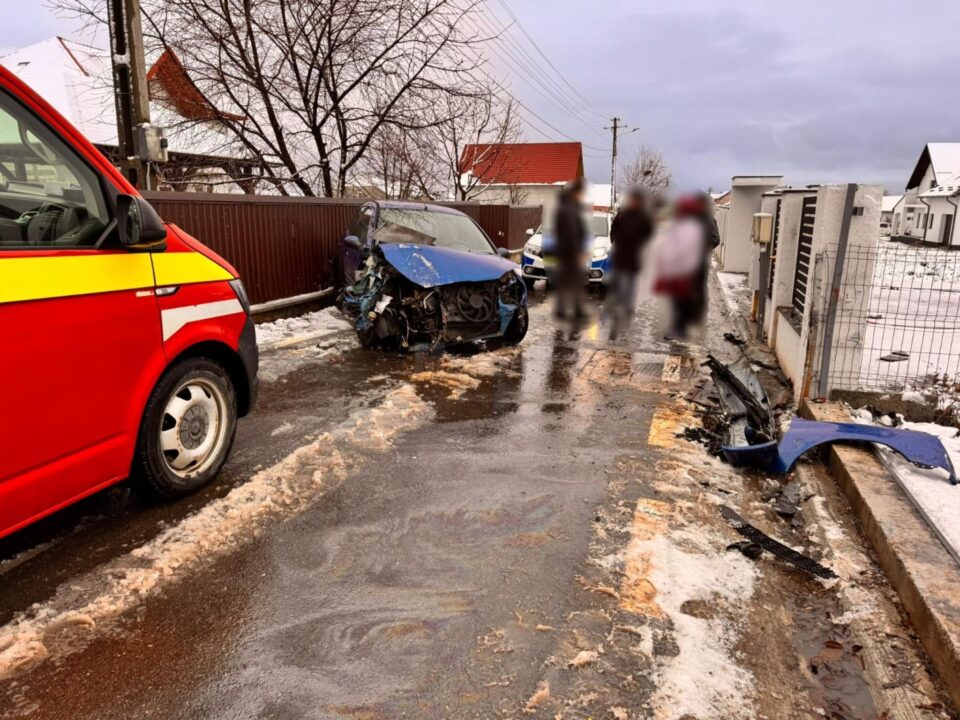 Tânăr șofer rănit după un accident pe străzile înguste din Bulai -Moara