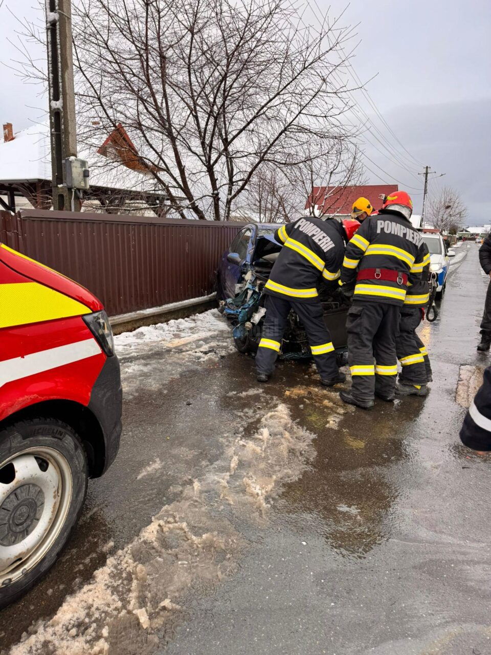 Tânăr șofer rănit după un accident pe străzile înguste din Bulai -Moara