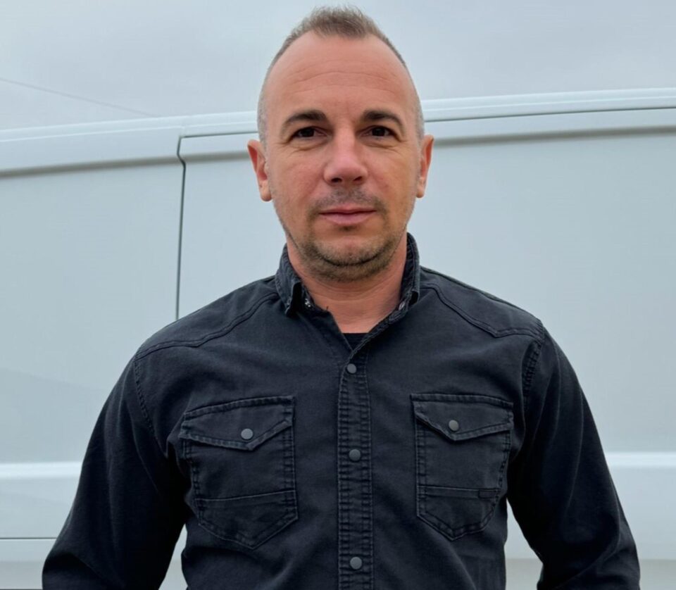 Valentin Raducea, de la Partidul Oamenilor Tineri (POT), ales de suceveni deputat, a refuzat să ridice de la BEJ certificatul constatator al alegerii Valentin Raducea, de la Partidul Oamenilor Tineri (POT), ales de suceveni deputat, a refuzat să ridice de la BEJ certificatul constatator al alegerii
