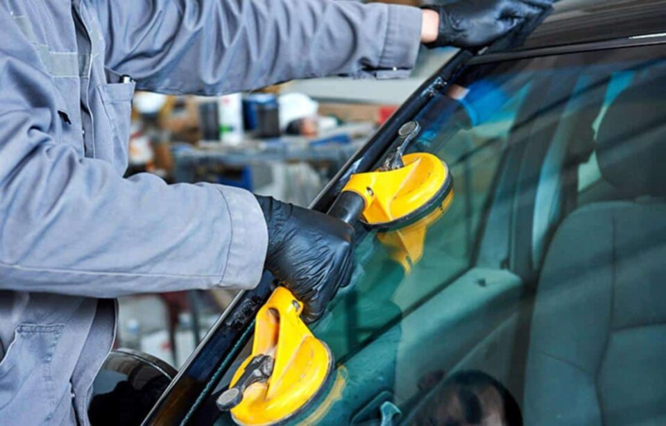 Montarea corectă a parbrizului cu ajutorul experților MasteAutoGlass.ro