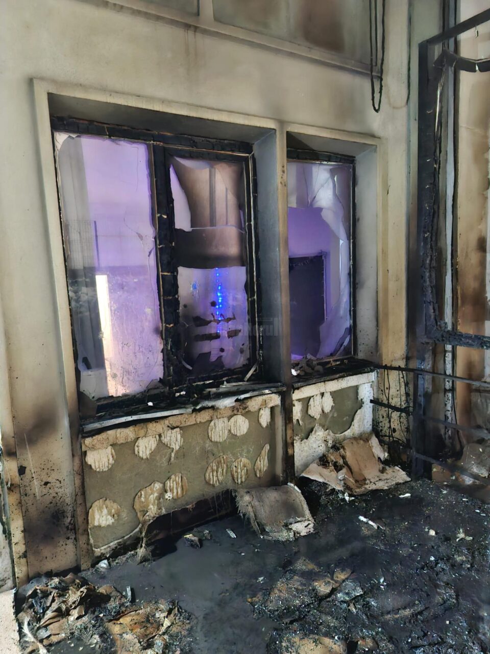 Incendiul de la Colegiul „Petru Rareș” a izbucnit la o oră la care în liceu se aflau muncitorii unei firme din Satu Mare