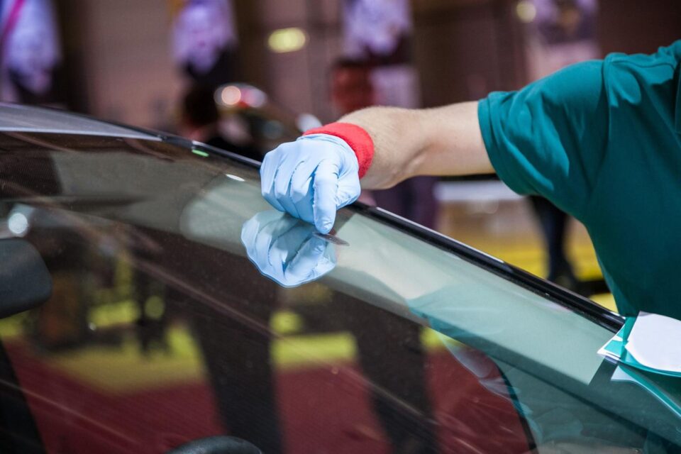 Montarea corectă a parbrizului cu ajutorul experților MasteAutoGlass.ro