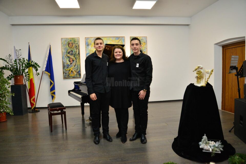 „Reverie și pasiune”, o poveste muzicală transmisă cu emoție de elevi care studiază pianul la Colegiul de Artă ,,Ciprian Porumbescu”