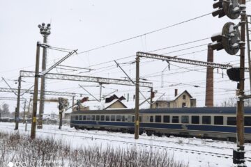 Trenul București Nord - Suceava a lovit o mașină, iar circulația feroviară între cele două orașe este afectată - Fotografie generică