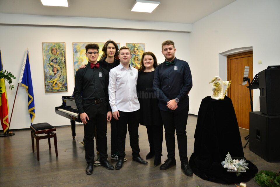 „Reverie și pasiune”, o poveste muzicală transmisă cu emoție de elevi care studiază pianul la Colegiul de Artă ,,Ciprian Porumbescu”
