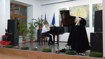 „Reverie și pasiune”, o poveste muzicală transmisă cu emoție de elevi care studiază pianul la Colegiul de Artă ,,Ciprian Porumbescu”