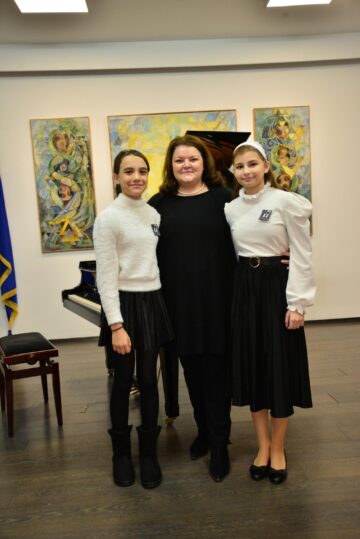 „Reverie și pasiune”, o poveste muzicală transmisă cu emoție de elevi care studiază pianul la Colegiul de Artă ,,Ciprian Porumbescu”