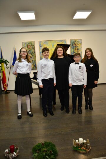 „Reverie și pasiune”, o poveste muzicală transmisă cu emoție de elevi care studiază pianul la Colegiul de Artă ,,Ciprian Porumbescu”