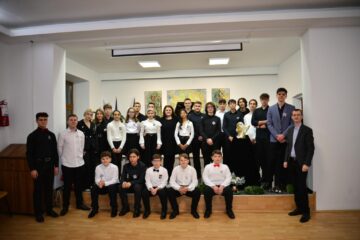 „Reverie și pasiune”, o poveste muzicală transmisă cu emoție de elevi care studiază pianul la Colegiul de Artă ,,Ciprian Porumbescu”