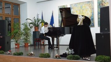 „Reverie și pasiune”, o poveste muzicală transmisă cu emoție de elevi care studiază pianul la Colegiul de Artă ,,Ciprian Porumbescu”
