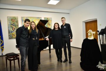 „Reverie și pasiune”, o poveste muzicală transmisă cu emoție de elevi care studiază pianul la Colegiul de Artă ,,Ciprian Porumbescu”