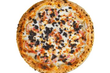 Pizza cu trufe, pancetta și brânză provola