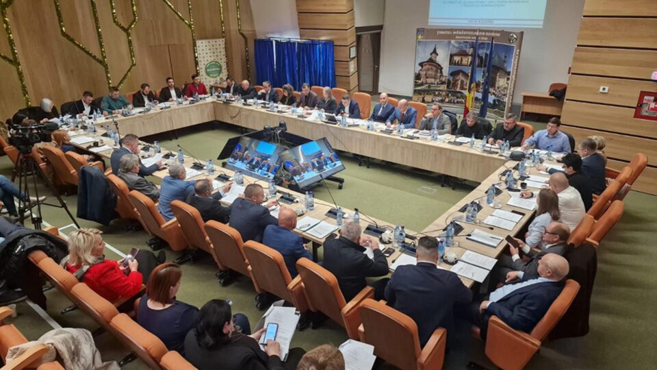 Consilierii județeni și-au desemnat reprezentanții în consiliile de administrație din instituțiile subordonate Consilierii județeni și-au desemnat reprezentanții în consiliile de administrație din instituțiile subordonate
